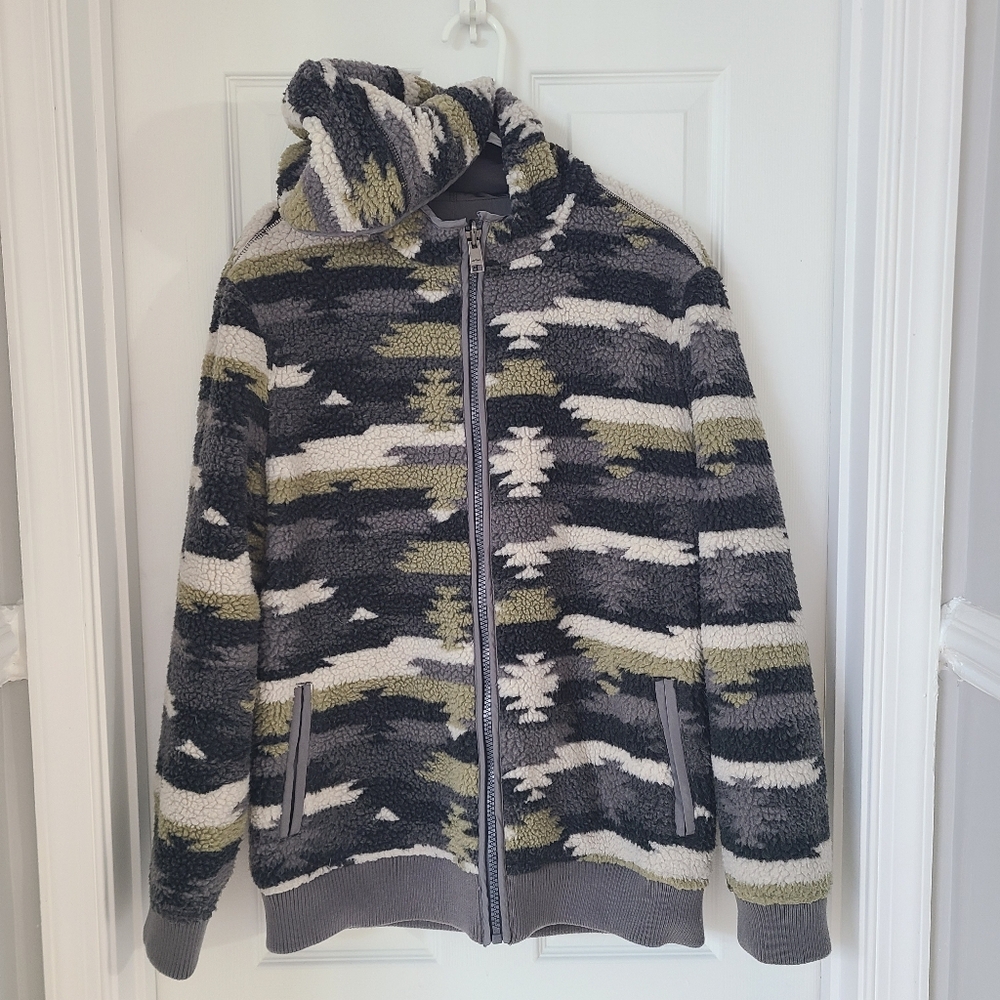 Upwest Reversable Men's Sherpa Jacket - Size Large Camo Excellent Condition